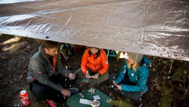 Cắm trại dưới trời mưa